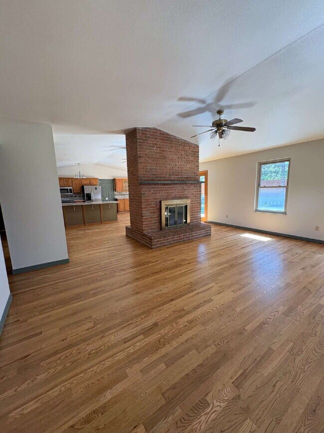 Building Photo - 5 Bedroom - Pulpit Rock