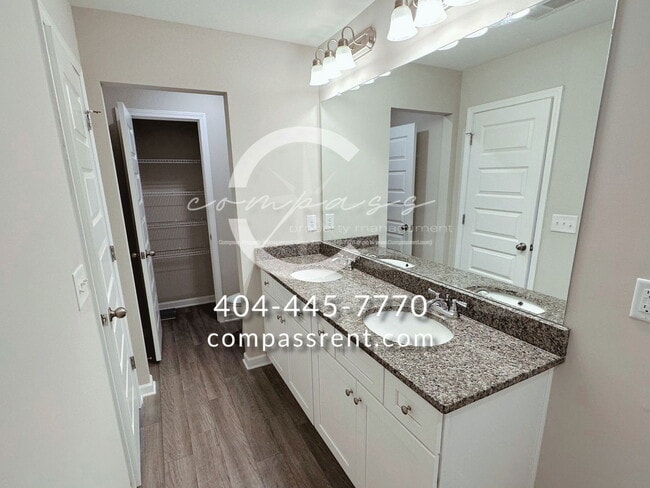 Building Photo - 212 Lyndon Wy NW