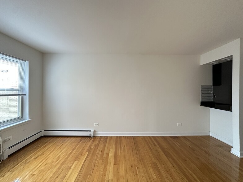 Building Photo - 6830 N Sheridan Rd