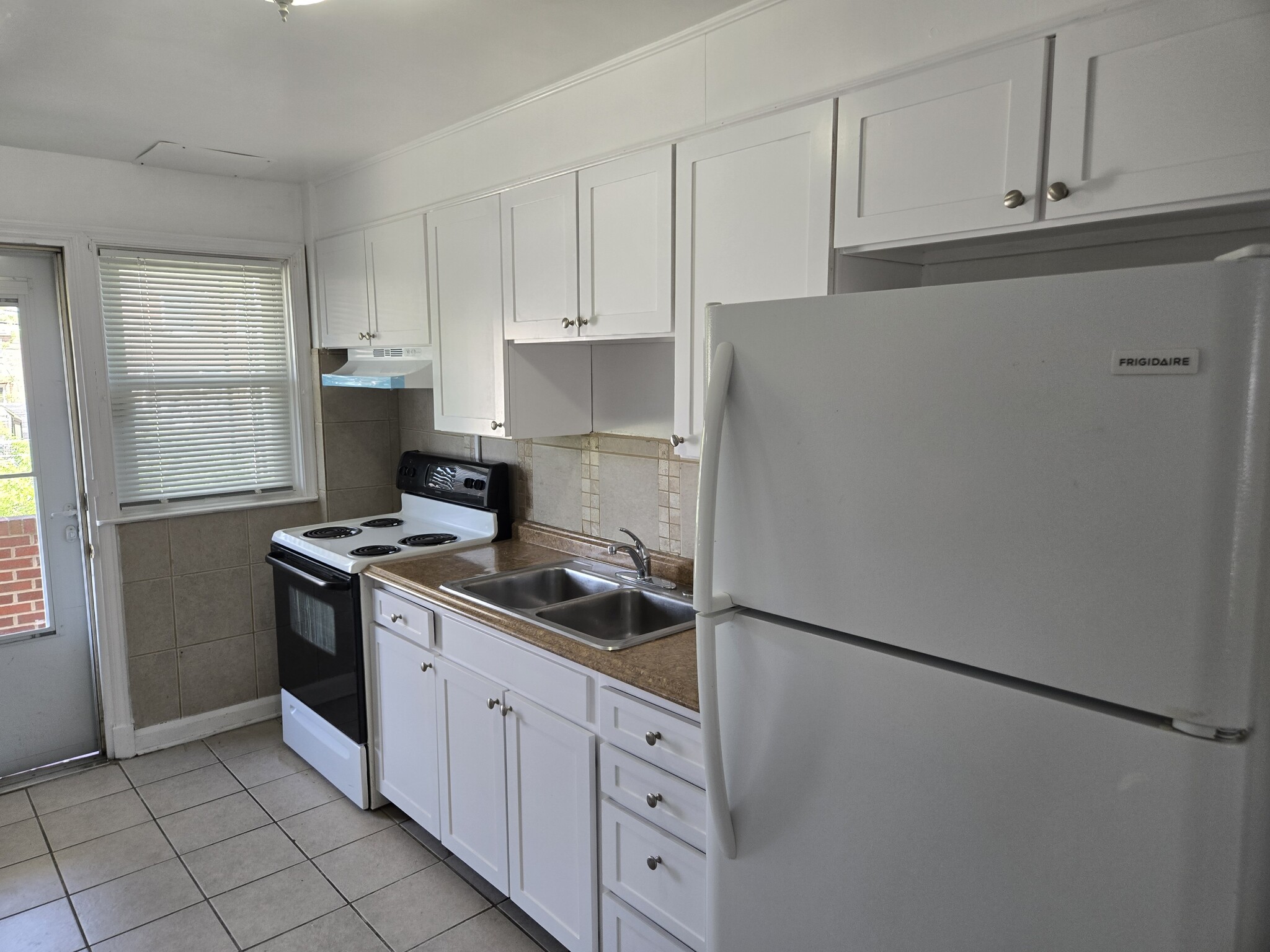Building Photo - 3518 Elmora Ave