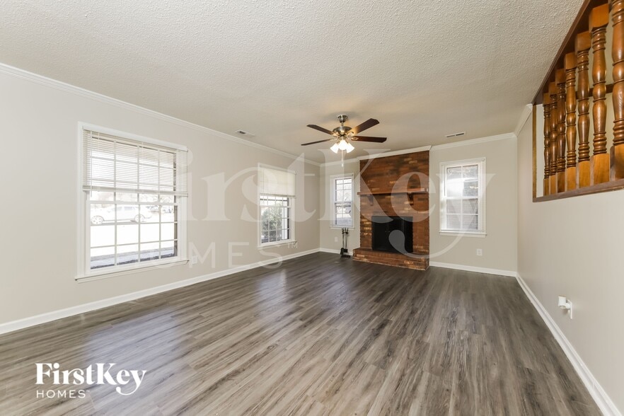 Building Photo - 2016 Claxton Dr SW