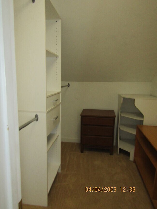 Building Photo - Colonial Place