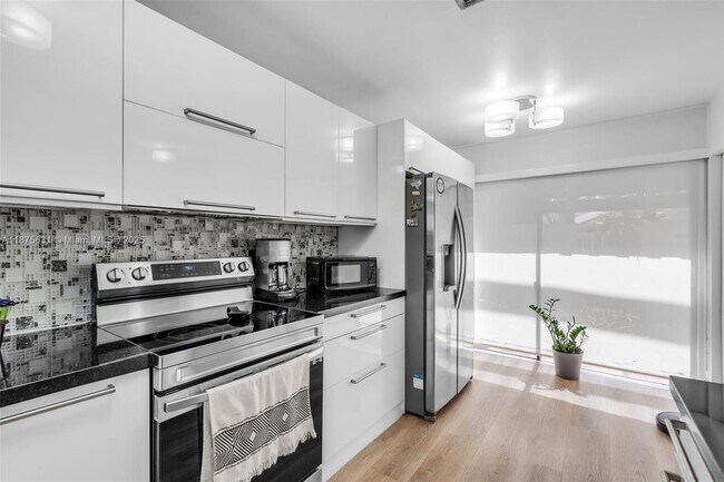 Building Photo - 9931 Costa Del Sol Blvd
