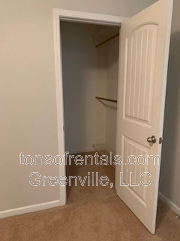 Building Photo - 205 Silver Hawk Dr