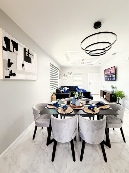 Building Photo - 2108 E Viviana St