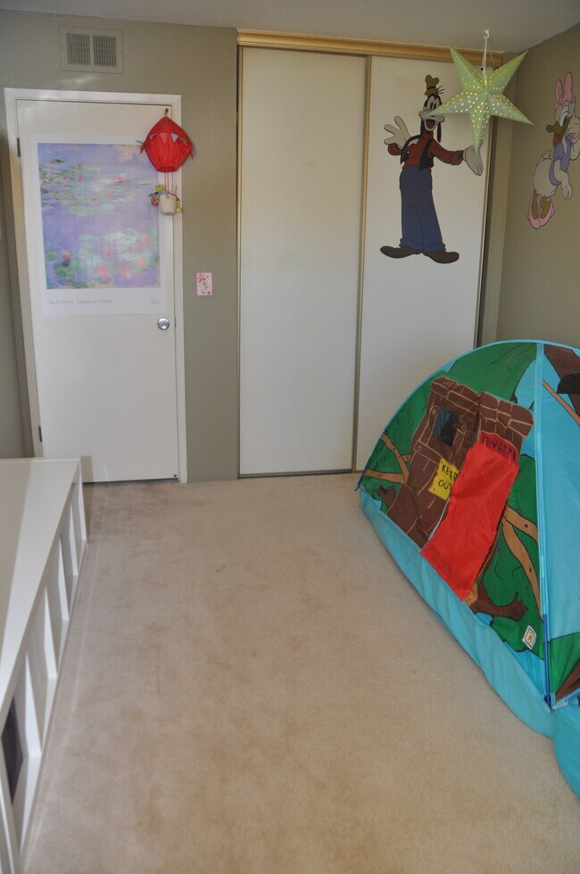 Building Photo - 5747 Clematis Dr