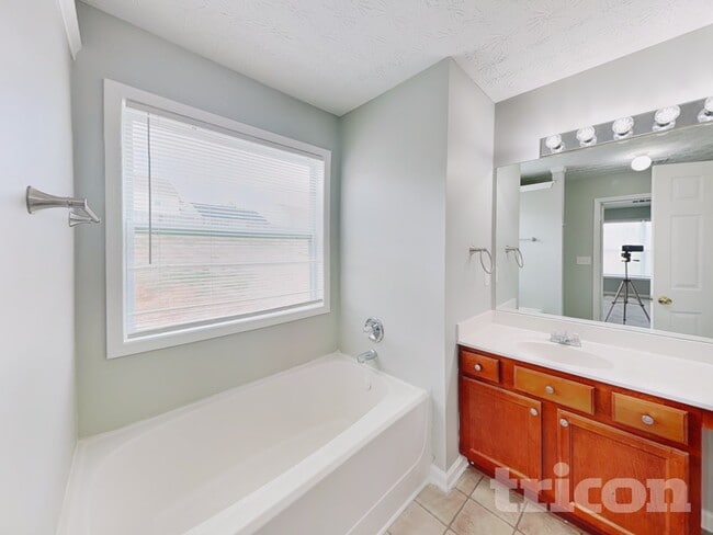 Building Photo - 1704 Chinaberry Ct