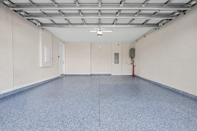 Building Photo - 16280 Oakview Dr