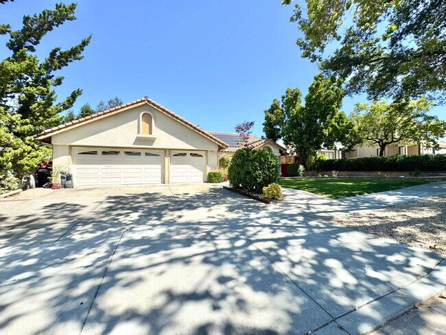 Building Photo - Bright 4 Bedroom San Jose Home With Tall Ceilings