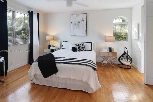 Building Photo - 601 NE 11th Ave