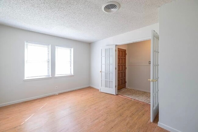 Building Photo - 2406 Rountree Dr