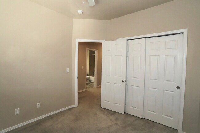 Building Photo - Your Dream Townhome Awaits — Comfort, Styl...