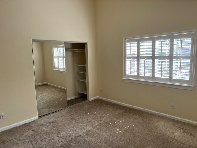 Building Photo - CAMPBELL - Executive 5 bedroom home in a desirable neighborhood