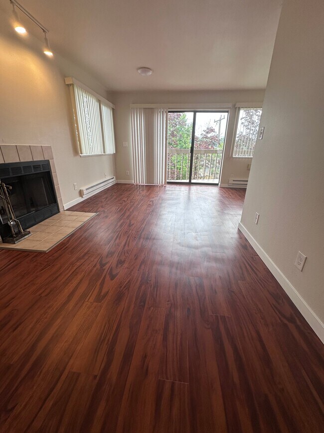 Building Photo - 3001 SW Avalon Way