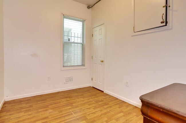 Building Photo - 221 Claremont Ave