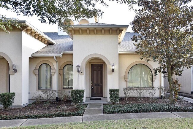 Primary Photo - 12806 Willow Centre Dr