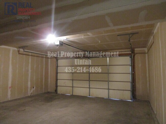 Building Photo - 393 E 600 S