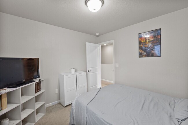 Building Photo - 5137 Blue Lunar Ln