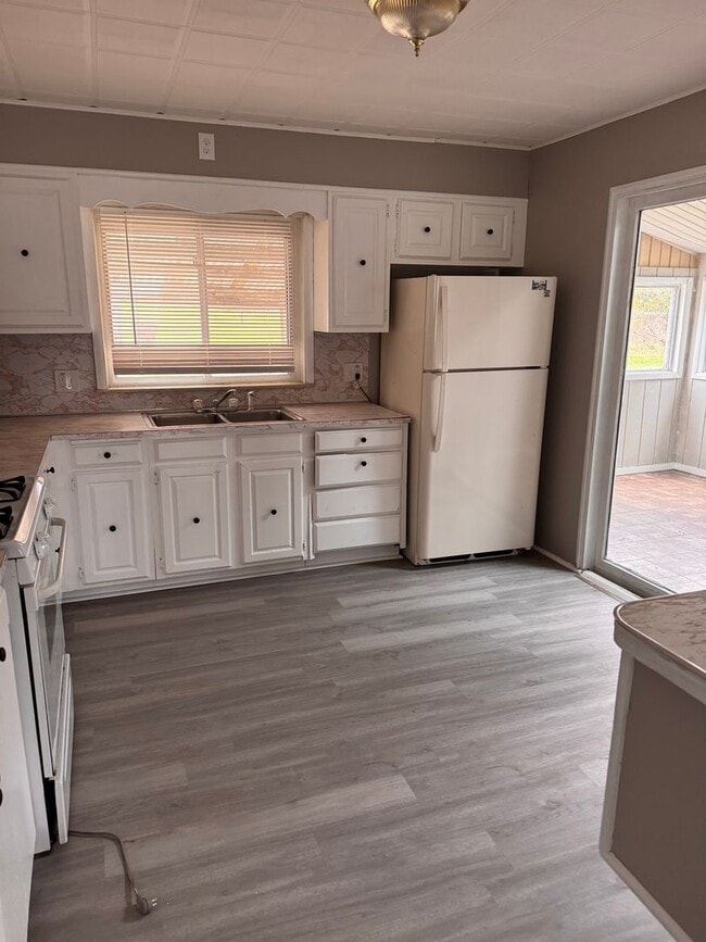 Building Photo - 1047 Hamilton Ave