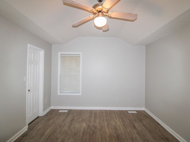 Building Photo - Nice Home in Meridianville!