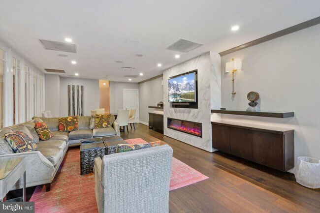 Building Photo - 5 Park Pl