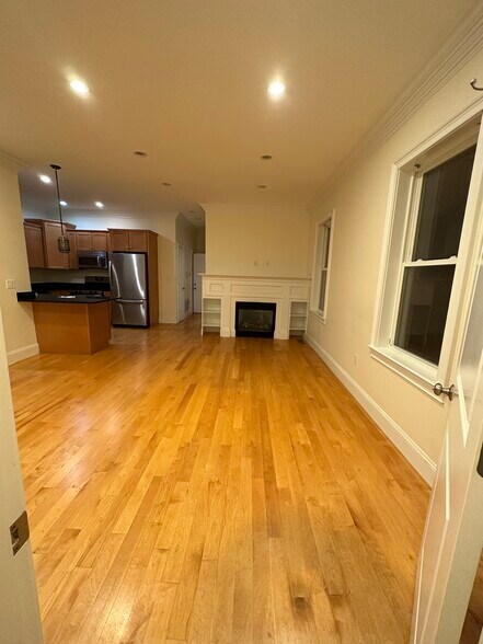 Building Photo - 152 H St