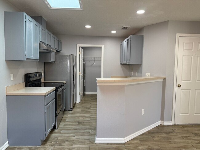 Building Photo - 3/2 in Wedgefield