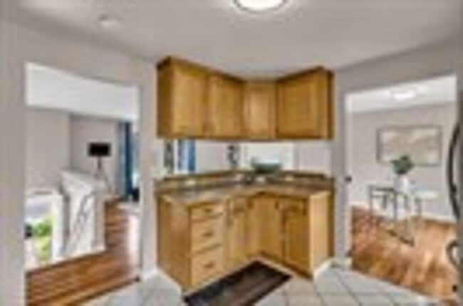 Building Photo - Move-In Ready 5-Bed on a Quiet Kingsgate Cul-de-Sac