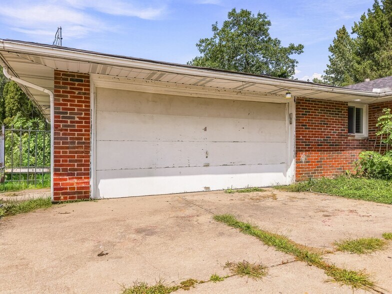 Building Photo - 1428 Laurel Dr