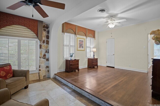Building Photo - 144 Greenlawn Dr