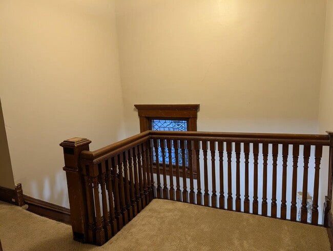 Building Photo - 206 Oak St