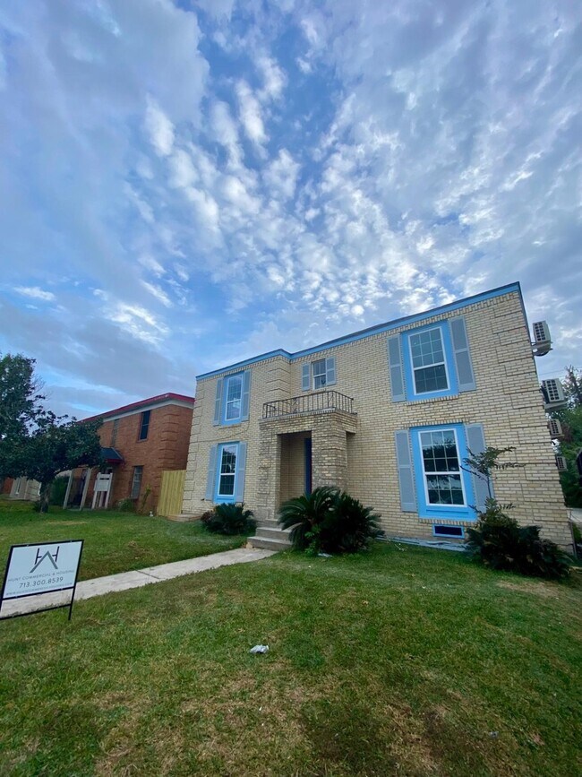 Building Photo - 6620 Lawndale St