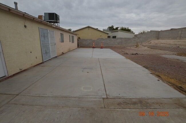 Building Photo - 3646 Longfellow St