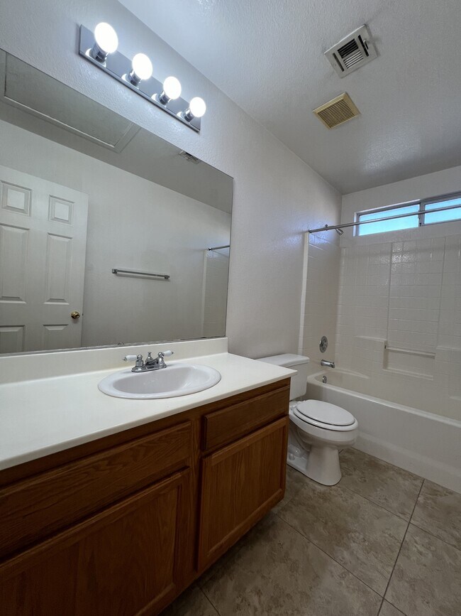 Building Photo - 2697 Hillgrass Rd