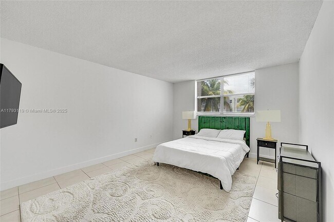 Building Photo - 1820 SW 81st Ave