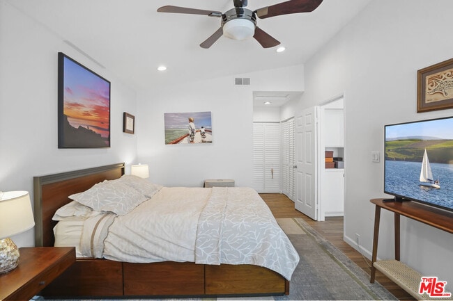 Building Photo - 6505 Dume Dr