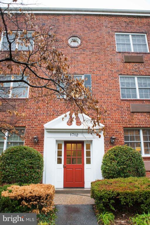 Building Photo - 1712 W Abingdon Dr