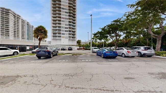 Building Photo - 18011 Biscayne Blvd