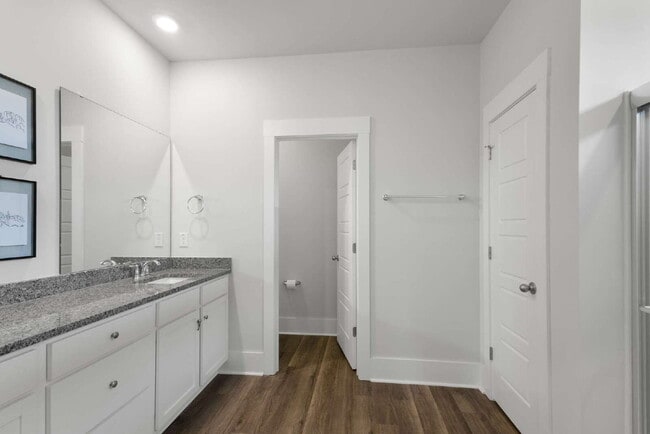 Building Photo - Spacious 4 Bedroom Home in Blake Farm