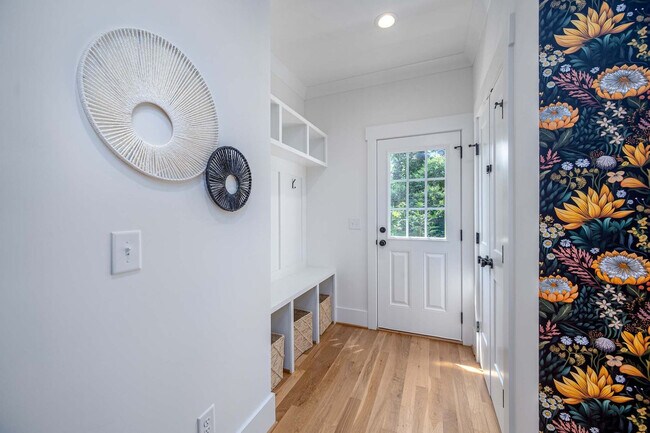 Building Photo - 2019 James St