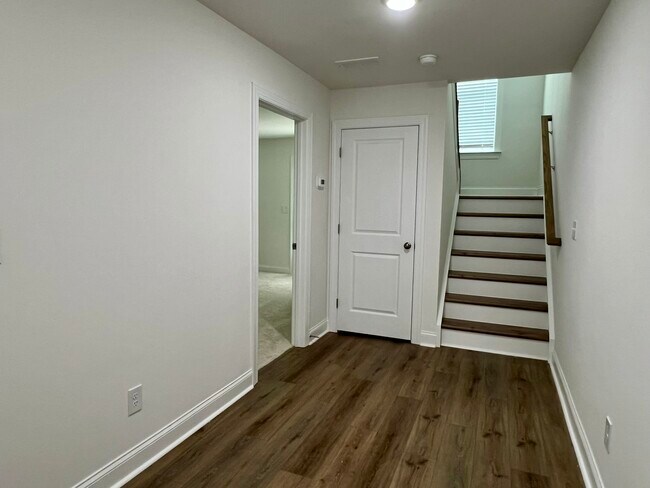 Building Photo - 2132 Barrowcliffe Dr NW