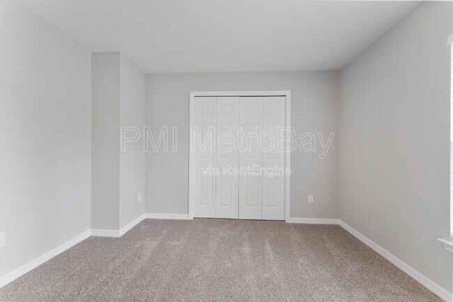Building Photo - 9461 N Sandree Dr
