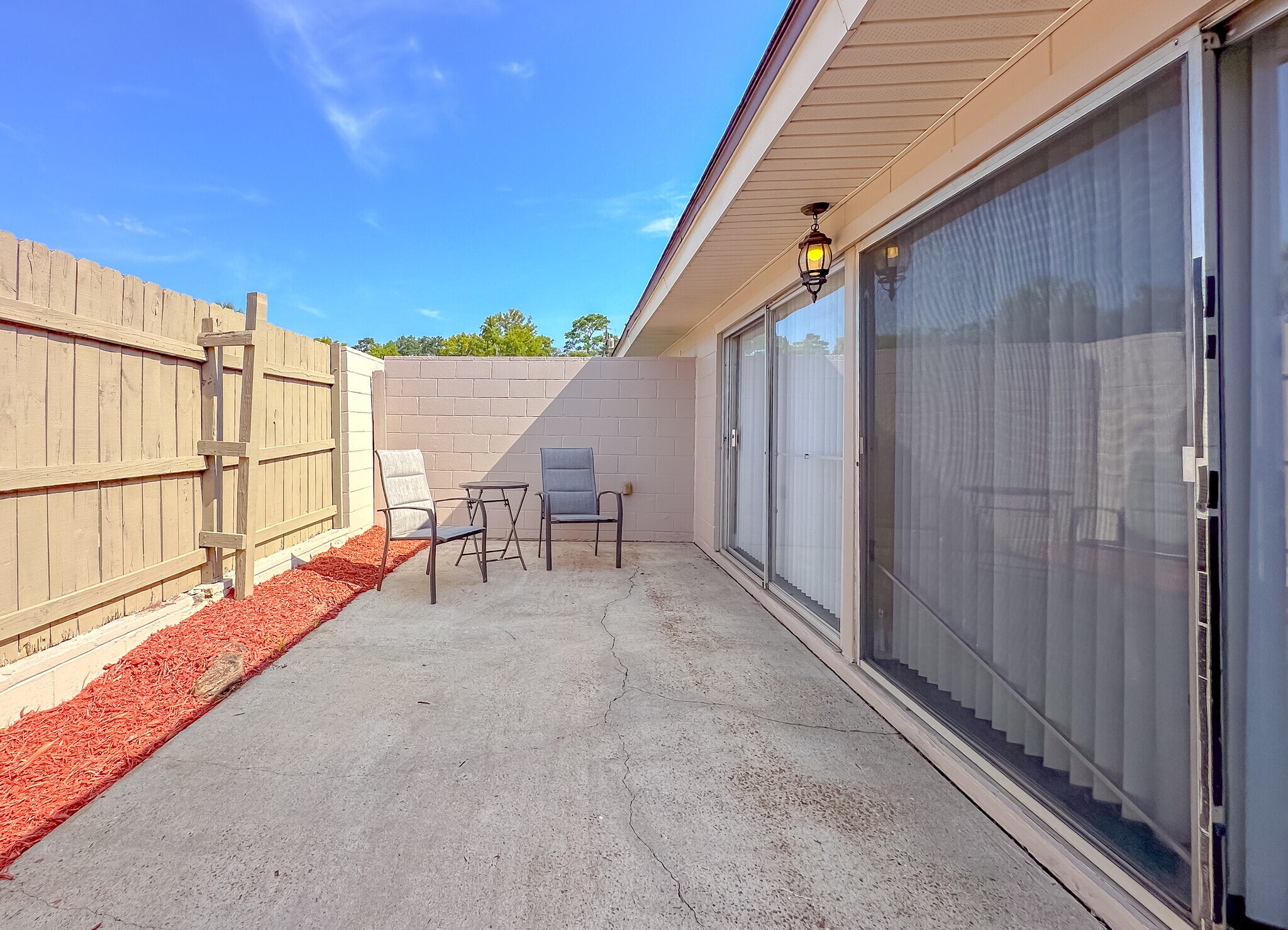 Building Photo - 2241 W Pensacola St