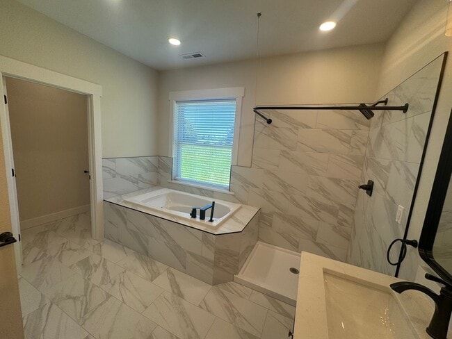 Building Photo - Home on 5 Private Acres with Gated Drive