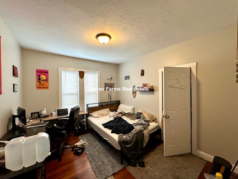 Building Photo - 1085 Dorchester Ave