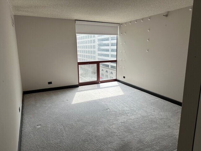 Building Photo - 200 N Dearborn St