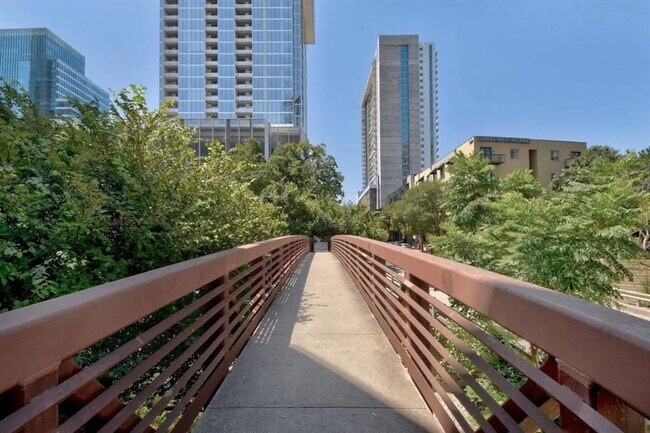 Building Photo - 13344 Tamayo Dr