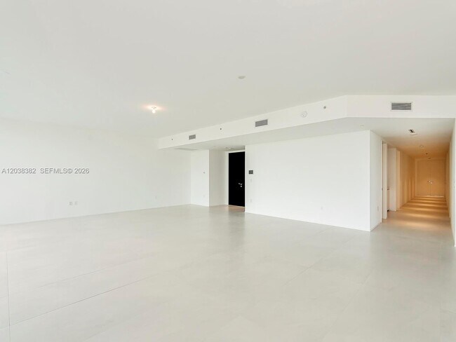 Building Photo - 1000 Biscayne Blvd