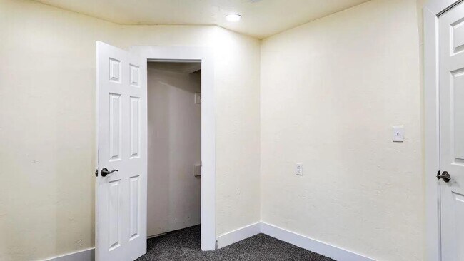 Building Photo - 2913 SW 13th St