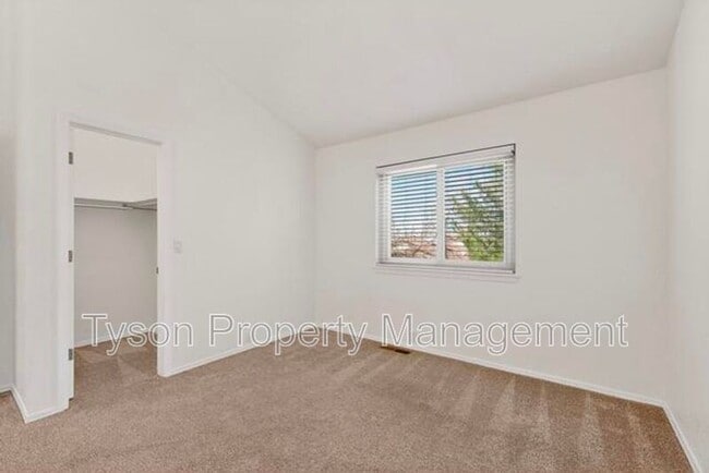 Building Photo - 10713 Towne Park Dr NE